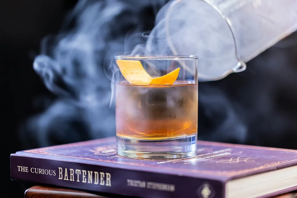 Make Your Drinks Stand Out: Discover Effective Dry Ice Alternatives for Smoky Effects